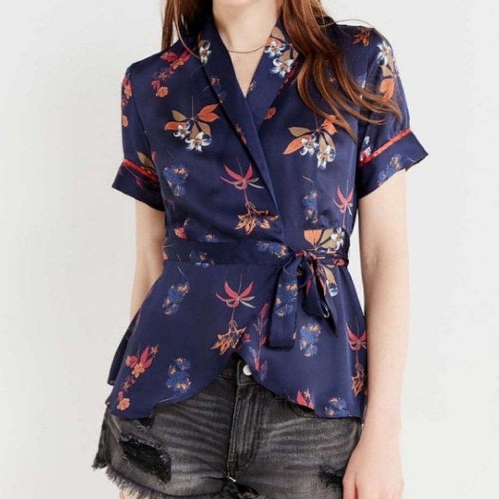 ✨NWT Urban Outfitters UO Navy Satin Short-Sleeve Floral Wrap Top with Tie Size S